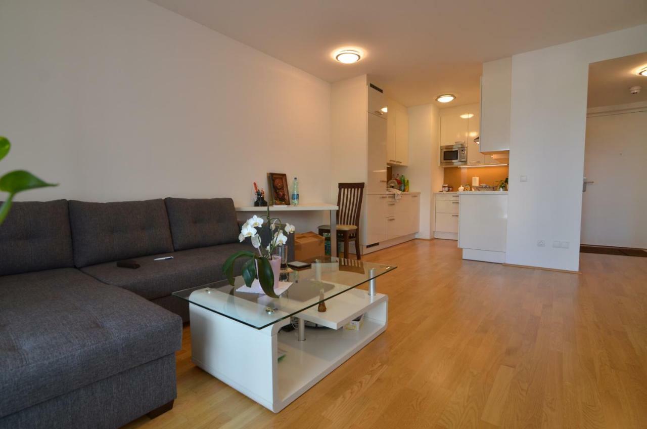 Apartment With Parking On Premise Wien Exteriör bild