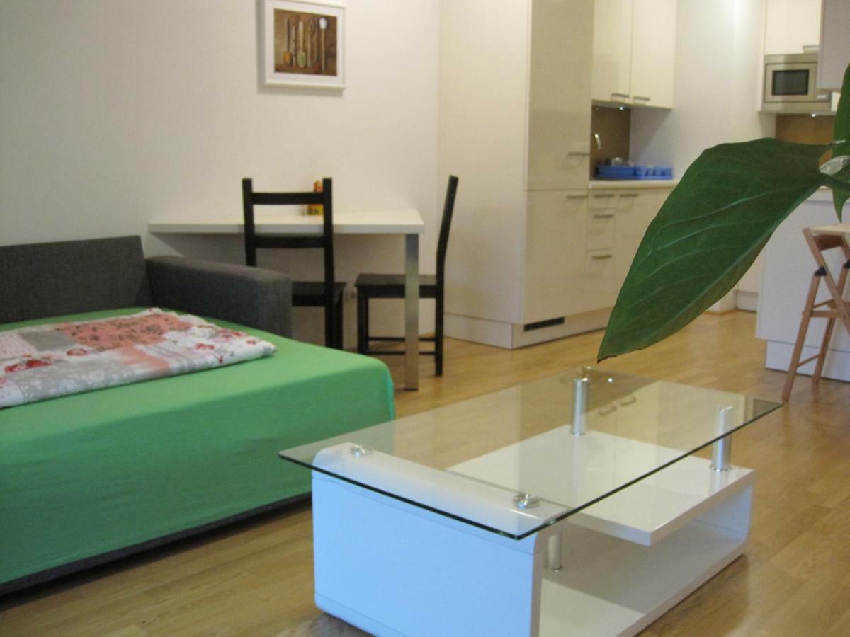 Apartment With Parking On Premise Wien Exteriör bild